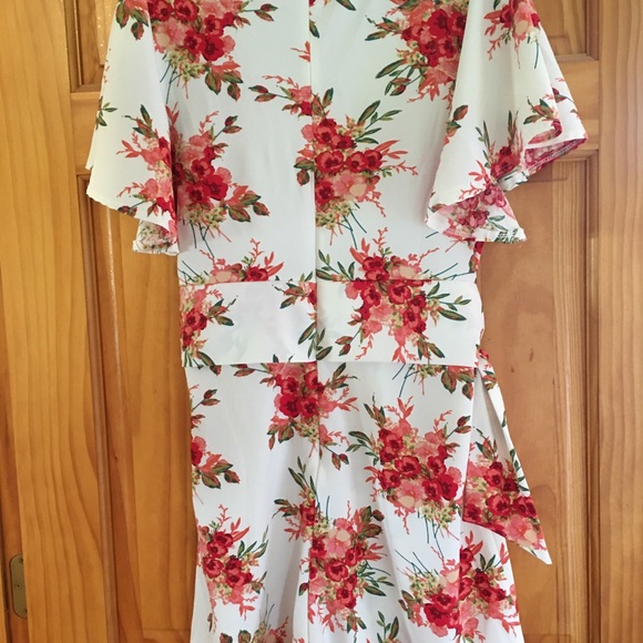 New Coral Floral Romper - Picture 3 of 4